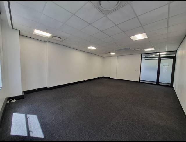 70M² OFFICE TO LET IN GLENADRIENNE